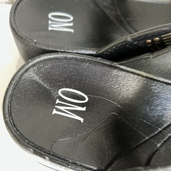 Slip on sandals, black w gold beads on straps, size 8 US - Picture 5 of 16